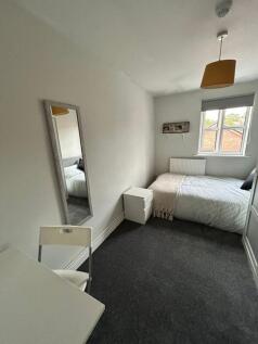 A cozy double bedroom featuring a comfortable b...