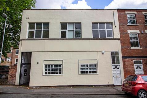 Charming front view of a well-maintained proper...