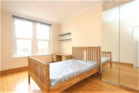 Bright and spacious double bedroom featuring la...