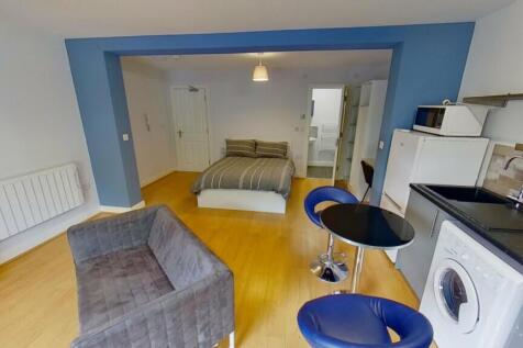 This modern double bedroom offers a spacious la...