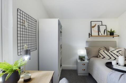 A stylish and well-decorated double bedroom, pe...