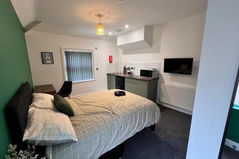 This charming double bedroom features a cozy am...