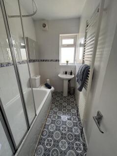 Bright and modern bathroom featuring a stylish ...