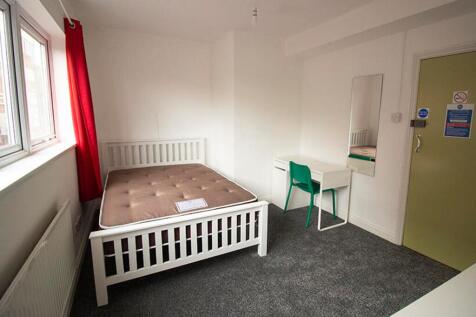 This bright and inviting double bedroom feature...