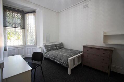 Bright and inviting double bedroom featuring am...