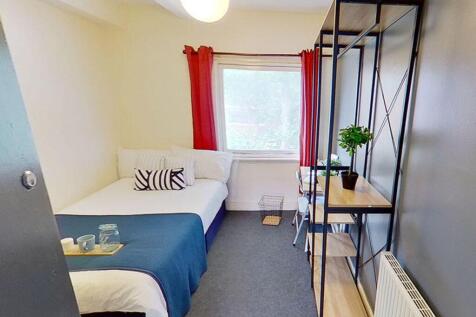 A cozy double bedroom featuring a comfortable b...