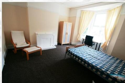 This spacious double bedroom features abundant ...
