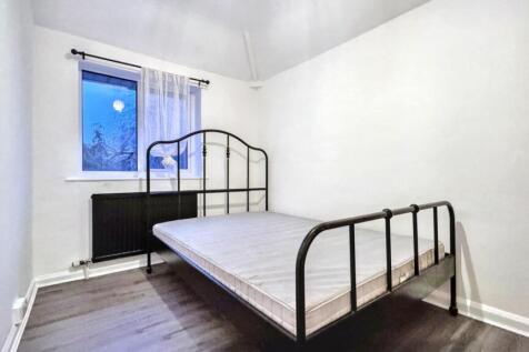 A spacious and bright double bedroom, perfect f...