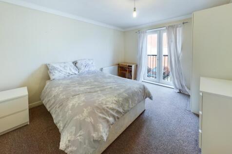 Bright and tidy double bedroom featuring a comf...