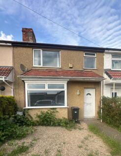 Charming terraced house featuring a classic peb...
