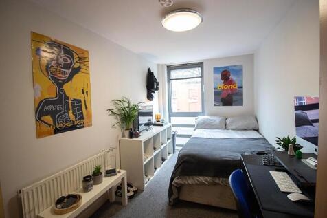 This inviting double bedroom features ample nat...