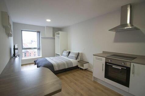 This inviting double bedroom features ample nat...