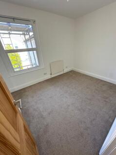 This inviting double bedroom features ample nat...