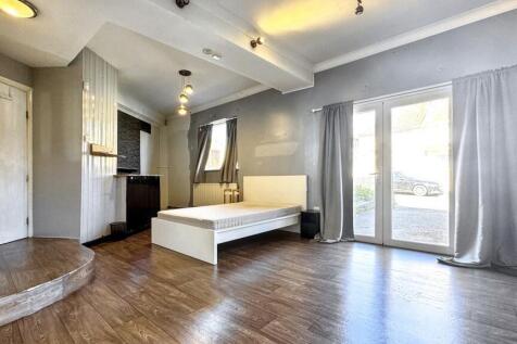 This charming double bedroom features ample nat...