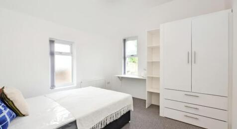 This inviting double bedroom features bright na...