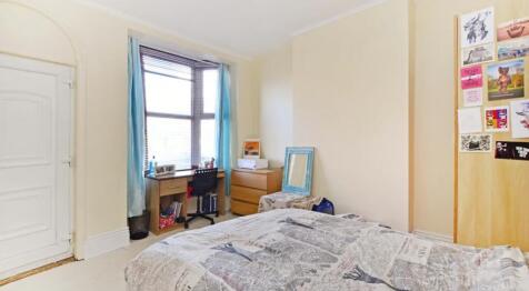 This inviting double bedroom features abundant ...