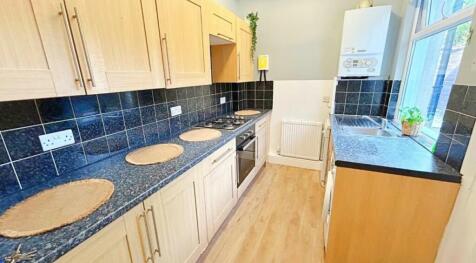 This well-appointed kitchen features ample coun...