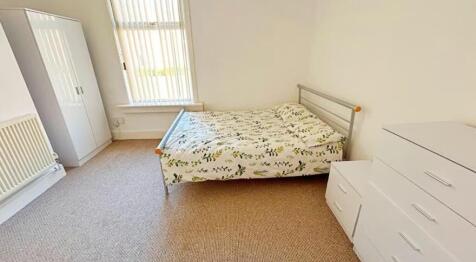 A cozy double bedroom featuring a comfortable b...