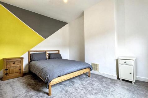 A cozy double bedroom featuring a stylish desig...