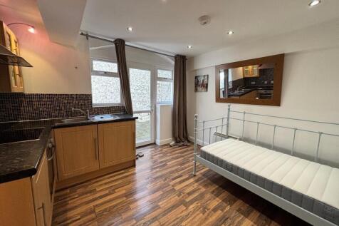 This inviting double bedroom features a cozy la...