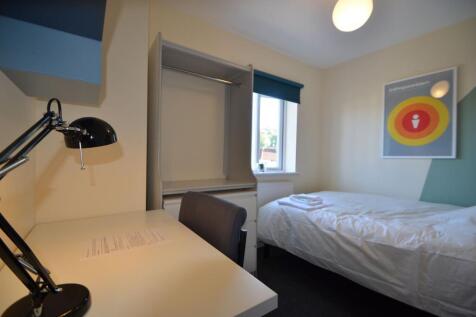 This inviting double bedroom features ample nat...