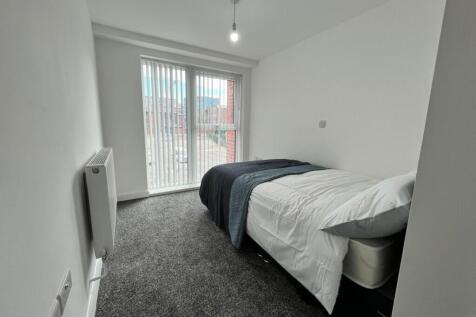 Bright and inviting double bedroom featuring la...
