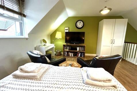 A spacious and inviting large double bedroom fe...
