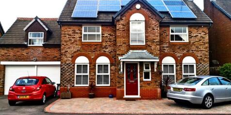 An attractive exterior view of a well-maintaine...