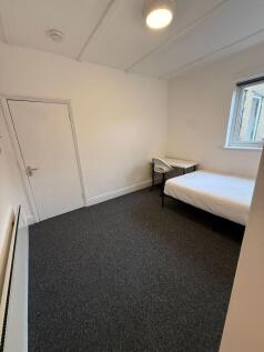 A cozy double bedroom featuring a comfortable b...