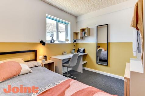 This cozy double bedroom offers a perfect blend...