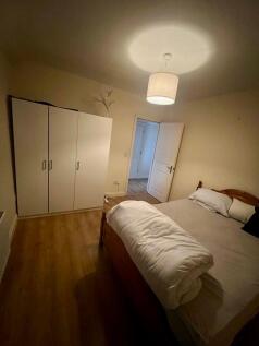 A cozy double bedroom featuring a comfortable b...