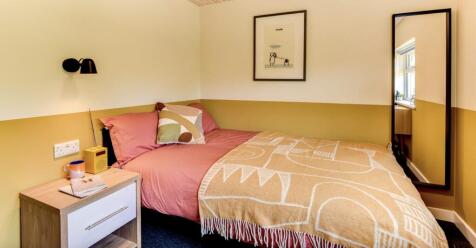 A cozy double bedroom featuring a comfortable b...