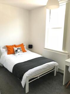 A cozy double bedroom featuring a comfortable b...