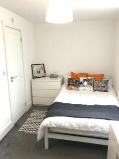 A cozy double bedroom featuring a comfortable b...