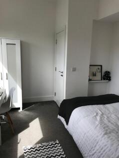 This stylish double bedroom features ample natu...