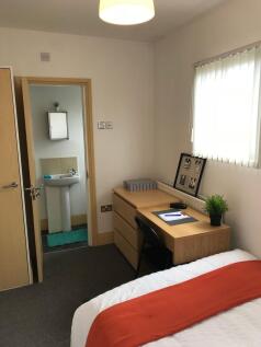 A cozy double bedroom featuring a comfortable b...