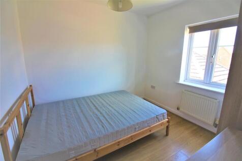 This inviting double bedroom features ample nat...