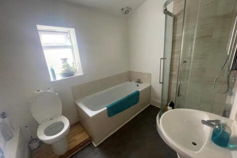 This spacious bathroom suite features a modern ...
