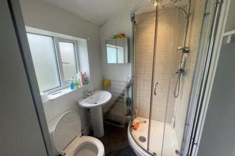 This modern bathroom features a sleek design, c...