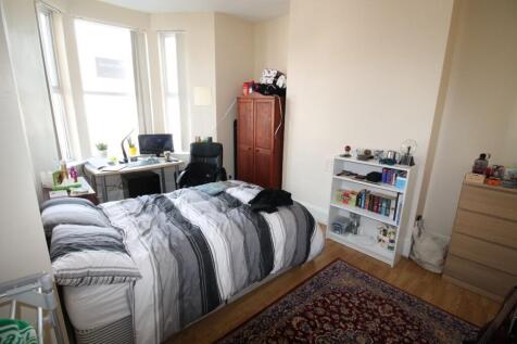 This charming double bedroom features ample nat...