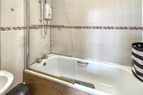 This well-maintained bathroom features a cozy a...