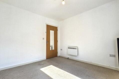 A cozy double bedroom featuring a bright atmosp...
