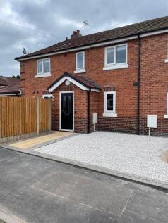Attractive brick terraced house with a neat fro...