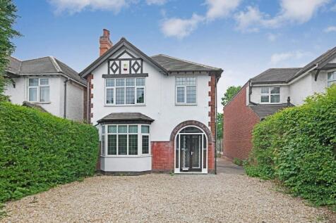 Charming front view of a beautifully maintained...