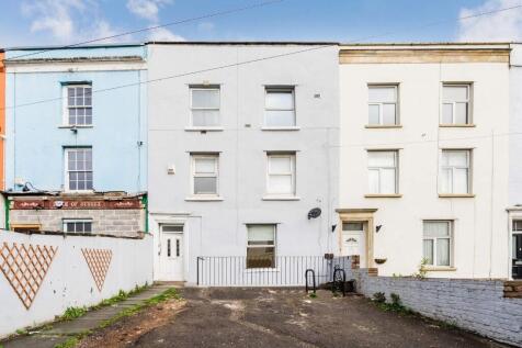 Charming front view of a well-maintained proper...