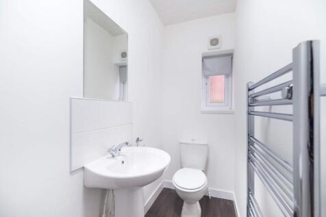 A modern bathroom featuring sleek fixtures, a b...