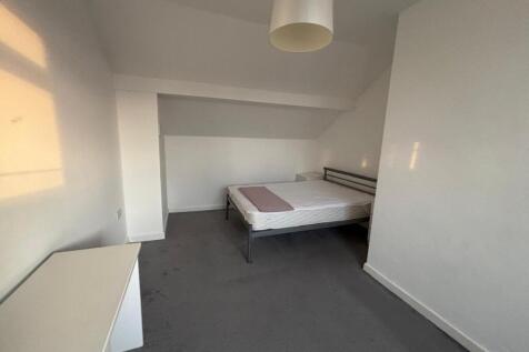 Bright and inviting double bedroom featuring am...