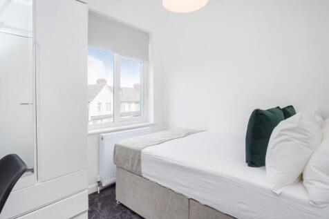 A bright and inviting double bedroom featuring ...