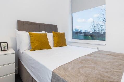 This inviting double bedroom features a comfort...