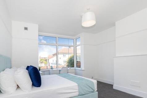 Bright and inviting double bedroom featuring la...